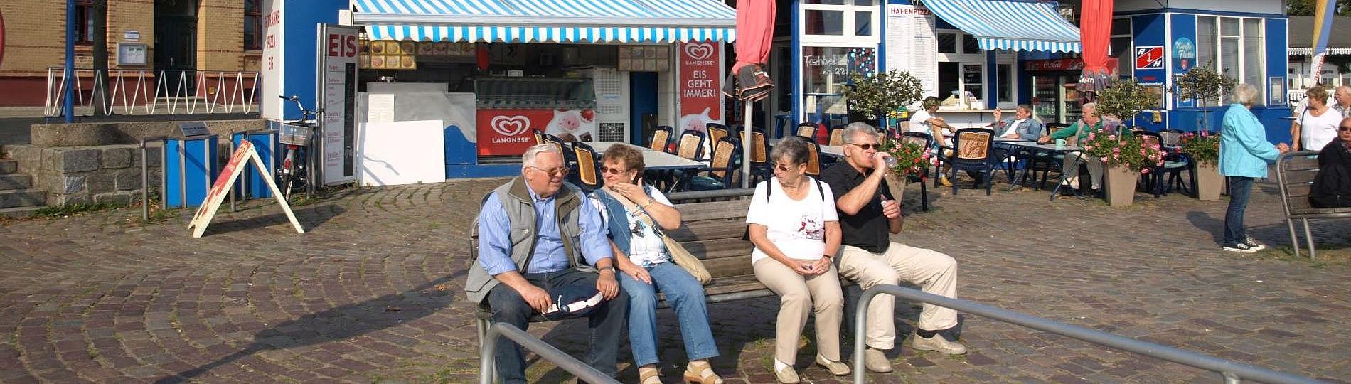 Weisse Flotte Eispavilion im Sommer.